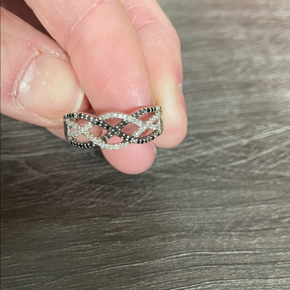 Zales Black And White Infinity Ring Listed Matching Earrings 300$
